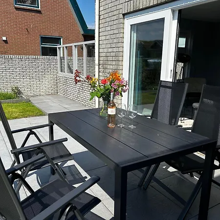 Noordzee A بيت للعطل